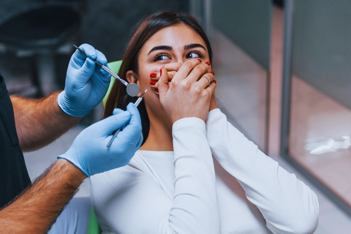 Women afraid of dental checkup looking for